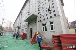 小区新来的扫地阿姨经常笑眯眯的,新邻扫地阿姨的温馨日常”