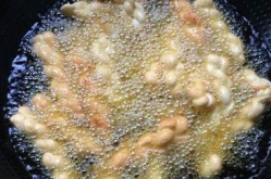 炸小麻花怎么做才不粘锅呢简单,不粘锅小麻花制作技巧揭秘