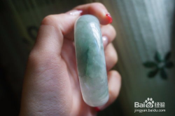 便宜的翡翠玉镯真假鉴别图片对比,图解对比，揭秘低价翡翠真伪