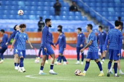 中超:三镇3:0浙江,武汉三镇3-0完胜浙江，强势反弹展现王者风范